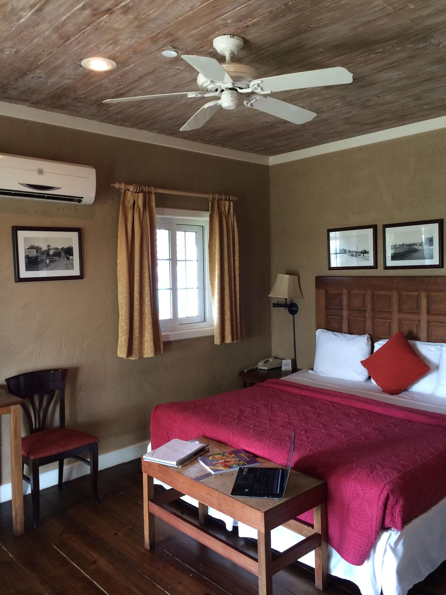 Hotel A Stone'S Throw Away Nassau Esterno foto