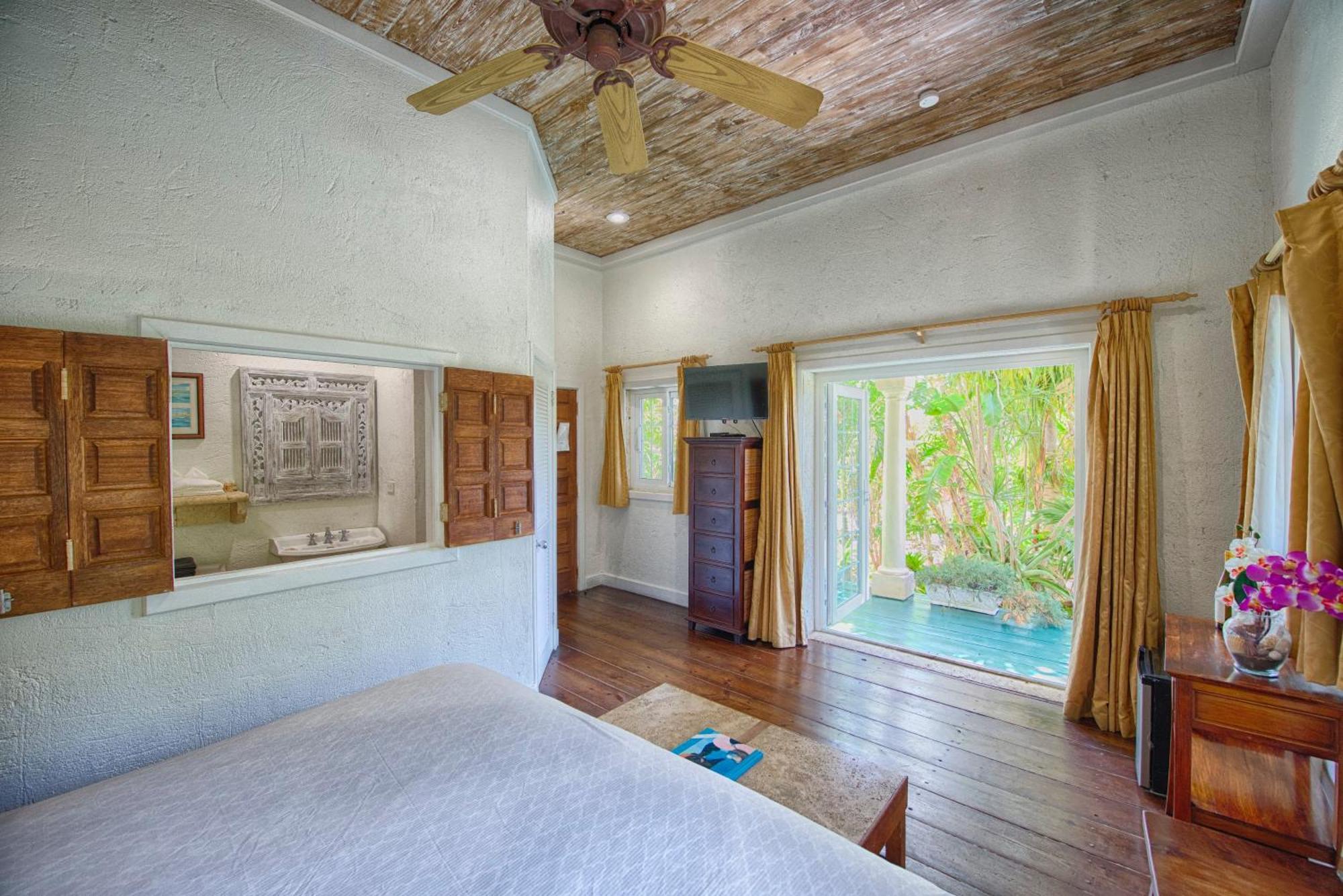 Hotel A Stone'S Throw Away Nassau Esterno foto